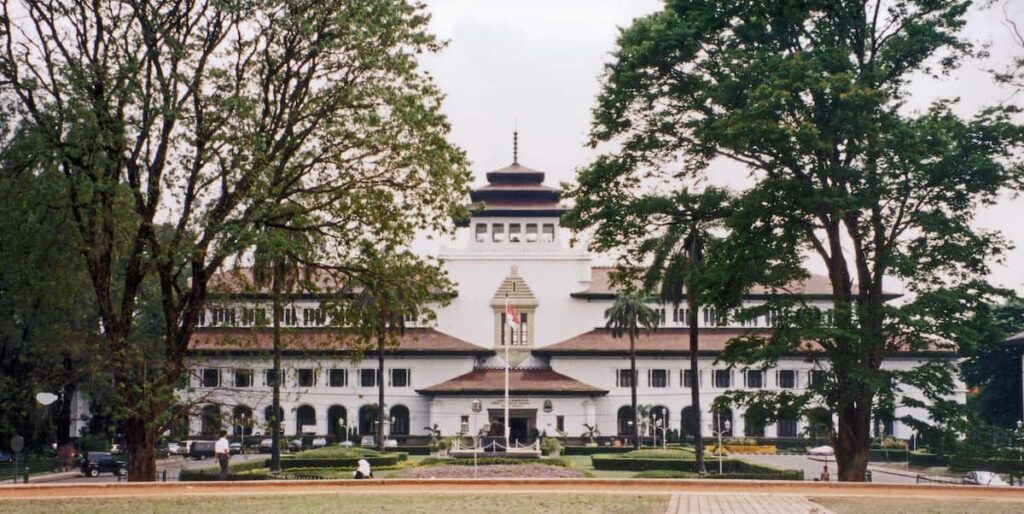 Gedung-Sate-Trees (1)